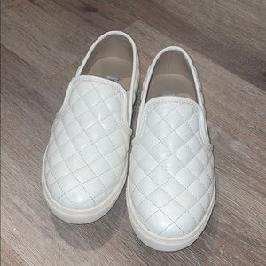 Steve Madden White “Ecentrcq” Slip Ons